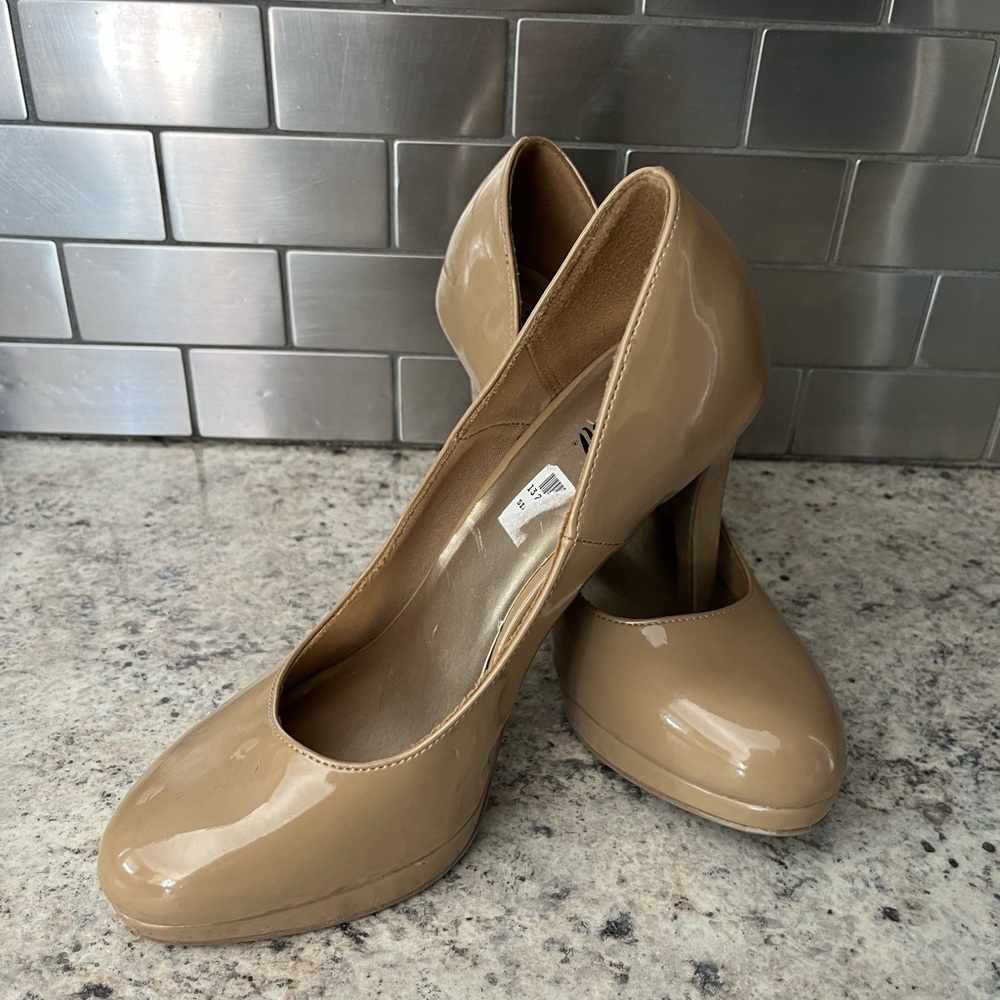 Beige heels